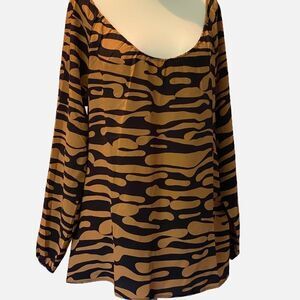 0145 What Goes Around Comes Around Print Blouse Shirt Size L NWT